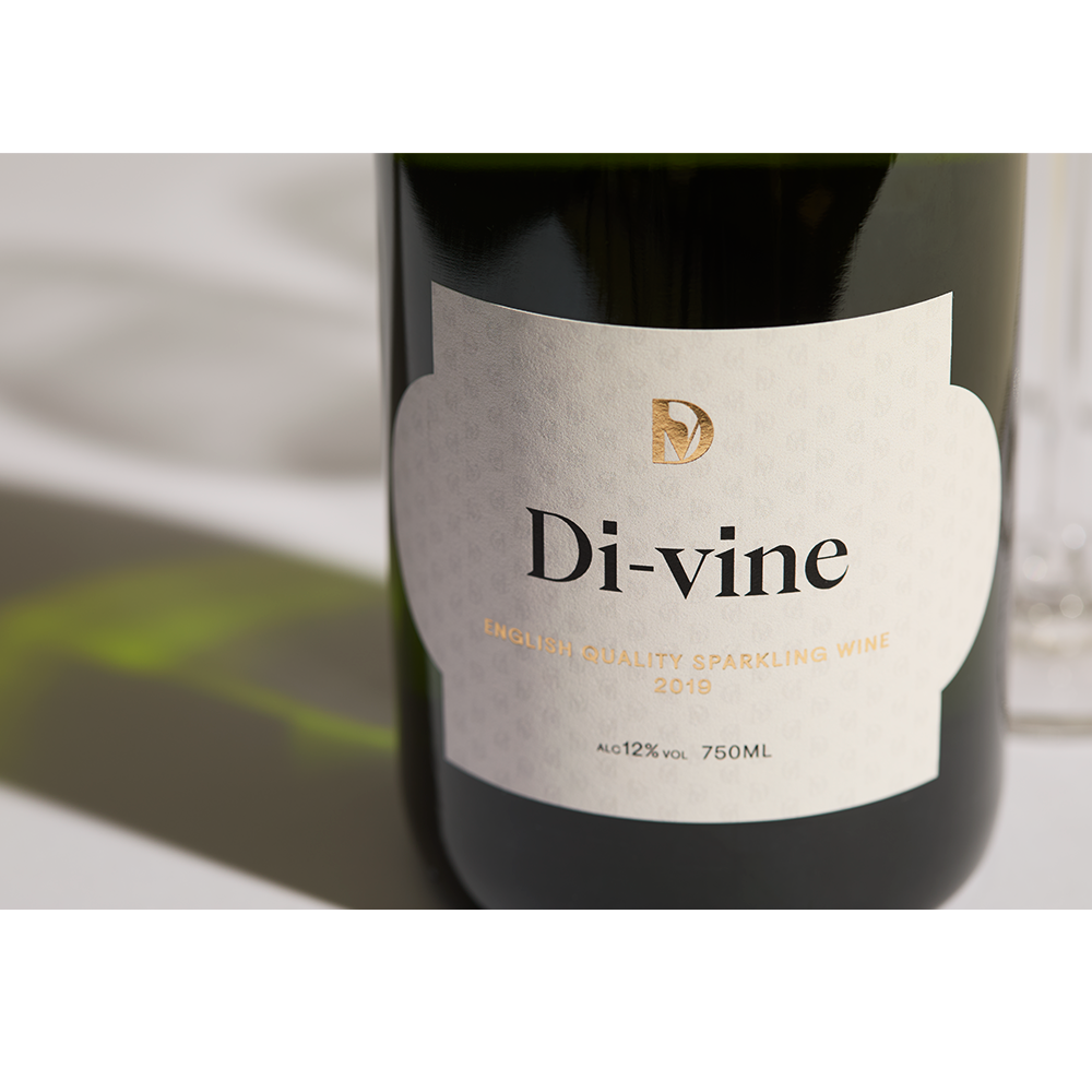 Di-vine 2019 English Sparkling Wine in a single bottle elevator box
